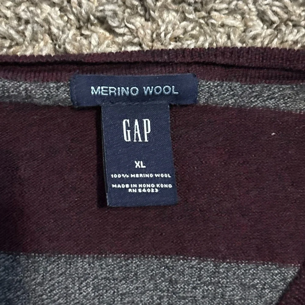 GAP Men's Maroon and Gray Striped Crewneck Sweater